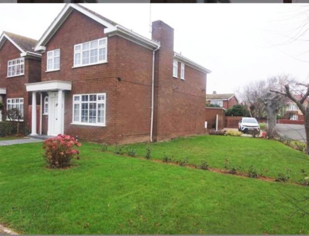Smitten House 4 Bedroom Rhyl Exterior photo